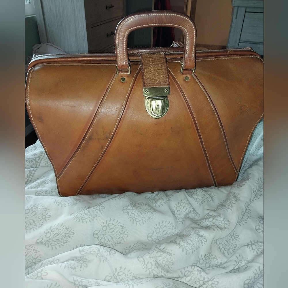 Vintage leather briefcase/doctors bag by Witt Custom Saddle